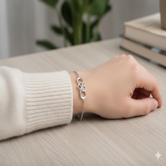 925 Sterling Silver Heart Bracelet, Elegant Adjustable Design - Picture 3 of 7